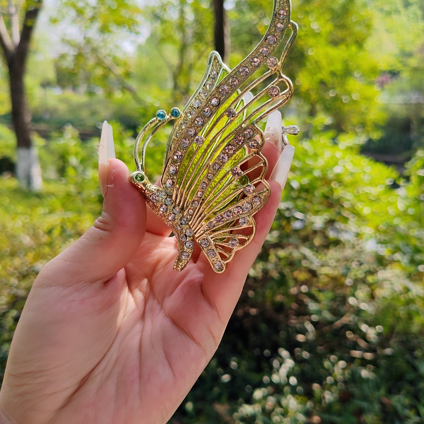 Schmuckschatulle mit Schwalbenschwanz-Schmetterling aus Emaille
