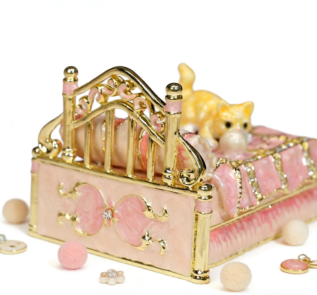Alloy Girl Little Cat Bed Enamel Large Capacity Ring Necklace Jewelry Box Gift for Giving"  Let me know if you'd like any adjustments!