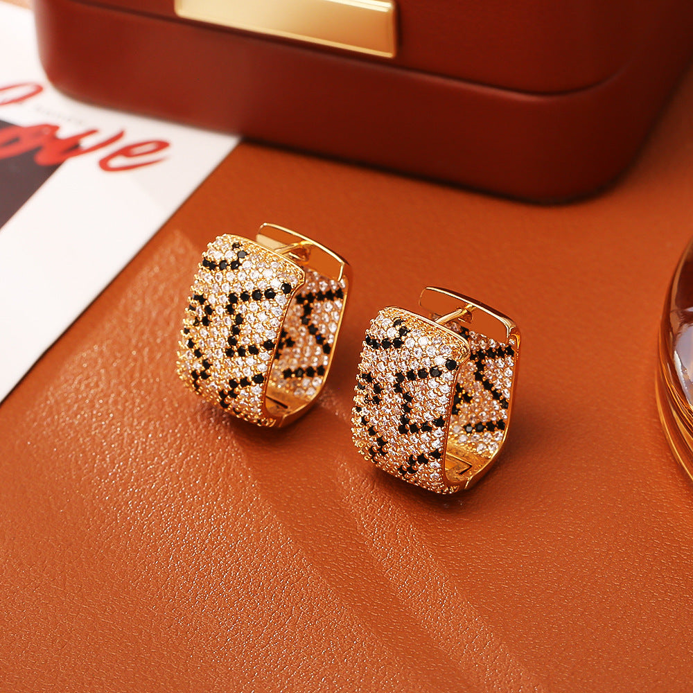 Popular light luxury leopard print micro-inlaid earrings, vintage Hong Kong style, fashionable and sophisticated, niche minimalist earrings